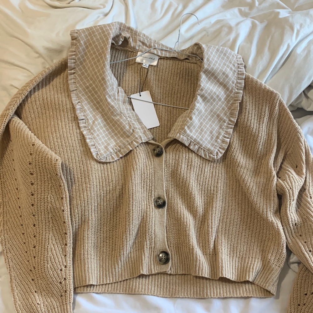 Line and dot sweater